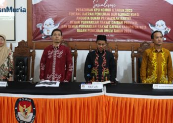 SOSIALISASI: KPU Jepara saat sosialisasikan Dapil dan alokasi kursi DPRD Kabupaten Jepara. (Tomi/Harianmuria.com)