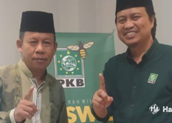 Wakil Ketua Dewan Syuro PKB Jawa Tengah Mbah Urip (kiri) foto bersama Ketua DPW PKB Jateng Gus Yusuf (kanan). (Istimewa/Harianmuria.com)