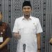 SINERGISITAS: Ketua DPRD Jepara Haizul Ma’arif, Kabag Perekonomian Setda Jepara Siti Nurjanah, dan Sub Koordinator Media Massa Diskominfo Jepara Muhammad Safrudin foto bersama usai Dialog Interaktif Jaring Asmara terkait persiapan menghadapi Idul Fitri 1444 Hijriah. (Tomi/Harianmuria.com)