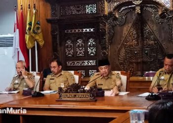 5.000 Umat Budha se-Eks Karesidenan Pati bakal Hadiri Tri Suci Waisak di Jepara - Harianmuria AUDIENSI: Pj Bupati Jepara saat menerima Perwakilan Persatuan Umat Budha Kabupaten Jepara membahas Peringatan Hari Raya Waisak di Command Center, Senin (29/5). (Tomi/Harianmuria.com)