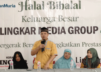 Komisaris Utama Lingkar Media Group Agus Sunarko memberikan motivasi kepada segenap karyawan. (Nisa/Harianmuria.com)