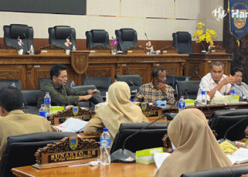 Panitia Khusus (Pansus) Dewan Perwakilan Rakyat Daerah (DPRD) Kabupaten Kudus menggelar rapat koordinasi membahas terkait Rancangan Peraturan Daerah (Ranperda) Tentang Pajak dan Retribusi Daerah yang bertempat di Ruang Rapat Paripurna DPRD Kudus, Senin (15/5). (Ihza/Harianmuria.com)