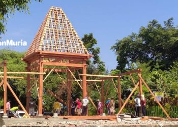 PEMBANGUNAN: Objek wisata Gua Sentono Blora tengah dibangun pendopo joglo. (Hanafi/Harianmuria.com)