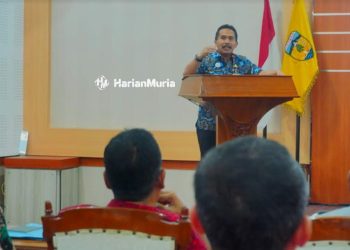 SAMBUTAN: Sekretaris Daerah (Sekda) Kabupaten Jepara Edy Sujatmiko saat menyampaikan sambutannya di Gedung Shima, Kompleks Setda Jepara, Kamis (27/7/2023). (Tomi/Harianmuria.com)