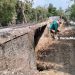 PERBAIKAN INFRASTRUKTUR: Tiang penyangga Jembatan Badong Desa Badong, Kecamatan Banjarejo, Kabupaten Blora mulai dibongkar pada Selasa, 25 Juli 2023. (Hanafi/Harianmuria.com)