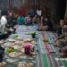 Warga mempersiapkan Haul Ki Ageng Penjawi Kebangkitan Pati. (Nailin RA/Harianmuria.com)