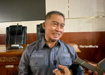 MENERANGKAN: Ketua Komisi D DPRD Kudus, Ali Ihsan saat ditemui usai rapat pembahasan penyampaian rancangan KUA-PPAS APBD TA 2024, Selasa (9/8/2023). (Ihza Fajar/Harianmuria.com)
