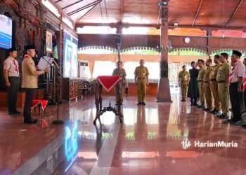 PELANTIKAN: Bupati Kudus HM Hartopo saat melantik 47 guru menjadi kepala sekolah di Pendopo Kabupaten Kudus, Senin (14/3/2023). (Nisa Hafizhotus Syarifa/Harianmuria.com)