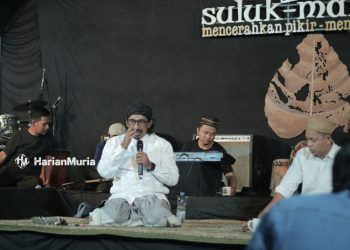 Anis Sholeh Ba’asyin dan Ali Fathkan dalam Ngaji NgAllah Suluk Maleman ‘Proklamasi Kemanusiaan’ yang digelar Sabtu (19/8/2023) kemarin. (Dok.Harianmuria.com)