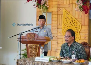 BERI ARAHAN: Pj Bupati Jepara Edy Supriyanta saat menyampaikan sambutan dalam Penilaian Desa Antikorupsi di Desa Tegalsambi, Kecamatan Tahunan, Kabupaten Jepara pada Kamis (14/9/2023). (Tomi Budianto/Harianmuria.com)