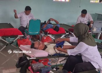 BAKTI SOSIAL: Sejumlah sivitas MAN 1 Pati melakukan donor darah dalam rangka HAB ke-78 Kemenag Pati pada Rabu (3/1/2024). (Dok. Humas Kemenag/Harianmuria.com)