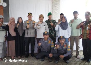 Pj Bupati Jepara pantau kesiapan TPS-12 Desa Bugel, Kecamatan Kedung, Selasa (13/2/2024). (Humas Jepara/Harianmuria.com)