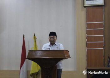 SAMBUTAN: Pj Bupati Jepara Edy Supriyanta menyampaikan arahan dalam launching Gerakan Bulan Sedekah (GBS) di Gedung Shima Jepara, Rabu (13/3/2024). (Muhammad Aminudin/Harianmuria.com)