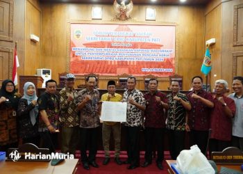 DPRD Pati Sempurnakan Rencana Kerja Tahun 2025 Lewat Forum Perangkat Daerah - Harianmuria Penandatanganan hasil forum perangkat daerah Penyempurnaan Renja Sekertariat DPRD Pati, Kamis (28/3/2024). (Arif Febriyanto/Harianmuria.com)