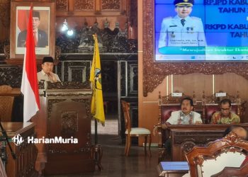 FOKUS: Pj Bupati Jepara Edy Supriyanta saat menyampaikan sambutan pada acara Musrenbang RPJPD 2025 -2045 dan RKPD 2025 di Pendopo RA Kartini pada Rabu (27/3/2024). (Muhammad Aminudin/Harianmuria.com)