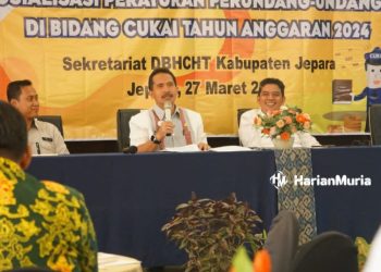 Jepara Edy Sujatmiko saat menyampaikan paparannya terkait alokasi DBHCHT. (Muhammad Aminudin/Harianmuria.com)