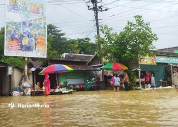 Banjir yang menerjang Kecamatan Jakenan, tepatnya di Wilayah Pasar Glonggong pada Kamis, (14/3/2024). (Setyo Nugroho/Harianmuria.com)