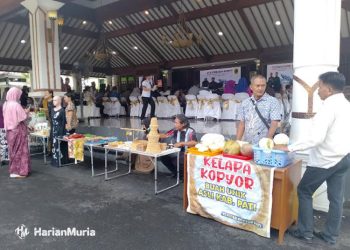 OLEH-OLEH: Salah satu UMKM Kelapa Kopyor yang ada di pameran Pendopo Setda Pati belum lama ini. (Arif Febriyanto/Harianmuria.com)