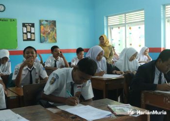 ILUSTRASI: Kegiatan Belajar Mengajar (KBM) di SMP Negeri 4 Pati dengan menerapkan kurikulum merdeka belajar. (Arif Febriyanto/Harianmuria.com)