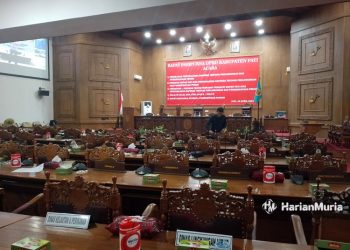 DIBATALKAN: Ruang rapat paripurna DPRD Pati tampak sepi usai Pj Bupati Henggar Budi Anggoro tidak bisa hadir, Selasa (16/4/2024). (Arif Febriyanto/Harianmuria.com)