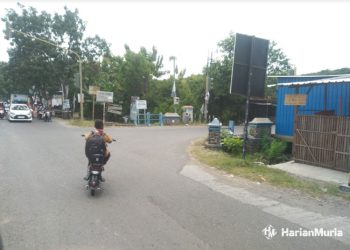 ILUSTRASI: Salah satu pengguna sepeda listrik di jalan raya. (Arif Febriyanto/Harianmuria.com)
