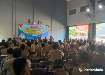 RAPAT: Ratusan Kades saat mengikuti sosialisasi penyerahan Bankeu di kantor DPUTR Pati belum lama ini. (Arif Febriyanto/Harianmuria.com)
