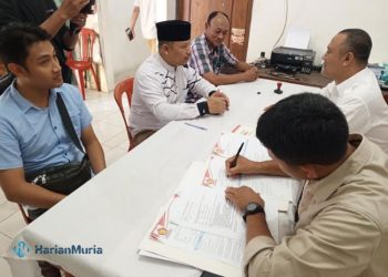Penyerahan berkas pendaftaran Bakal Calon Bupati (Bacabup) Pati Agus Sunarko ke Dewan Pimpinan Cabang (DPC) Partai Gerindra Kabupaten Pati, Selasa (21/5/2024). (Setyo Nugroho/Harianmuria.com)