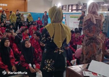 Sosialisasi pemilih disabilitas di Sekolah Menengah Atas Luar Biasa (SMA LB) Pati yang sudah memiliki E-KTP, Rabu (7/2/2024). (Setyo Nugroho/Harianmuria.com)