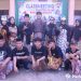 KOMPAK: Salah satu kelompok dari Lomba Jalan Sehat bersama dengan Walikelasnya pasca kegiatan. (Muhammad Aminudin/Harianmuria.com)