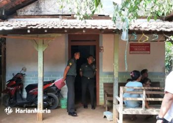 Pelaksanaan program Rumah Tak Layak Huni (RTLH) oleh Pemkab Pati bersama dengan jajaran Kodim 0718/Pati. (Arif Febriyanto/Harianmuria.com)