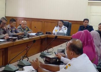 SAMBUTAN: Penasehat Makam Ki Ageng Penjawi Agus Sunarko, saat menghadiri rapat persiapan Kirab Napak Tilas di Ruang Joyokusumo Setda Pati, Rabu, 3 Juli 2024. (Arif Febriyanto/Harianmuria.com)