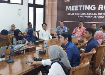 Rapat Koordinasi Peningkatan Branding Sektor Pariwisata di Ruang Meeting Room Diskominfo, Selasa, 9 Juli 2024. Turut hadir dalam kegiatan tersebut, Dinas Pariwisata dan Kebudayaan, Tourist Information Center (TIC), Persatuan Hotel dan Restoran Indonesia (PHRI). (Tomi Budianto/Harianmuria.com)