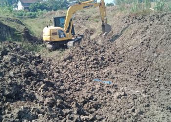 Alat berat dikerahkan untuk memperbaiki embung Nglebok Cpu, Blora. (Hanafi/Harianmuria.com)