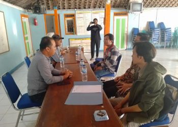 Panwaslucam dan PPK Winong saat melakukan kunjungan kerja di Desa Danyangmulyo dan Kropak, Jumat, 19 Juli 2024. (Arif Febriyanto/Harianmuria.com)