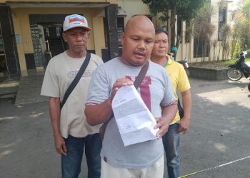 BERI SOMASI: Gerakan Masyarakat Anti Pungli (Germap) pimpinan Cahaya Basuki alias Yayak Gundul saat bersurat ke Kapolresta Pati pada Jumat, 12 Juli 2024. (Arif Febriyanto/Harianmuria.com)