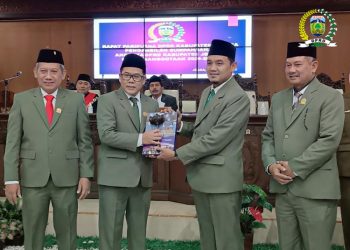 Agus Sutisna Dilantik Jadi Ketua DPRD Jepara Sementara