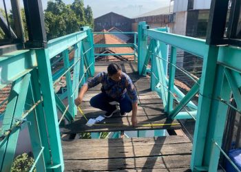 JPO Dersalam Kudus Rusak Parah, Warga Khawatir Terperosok