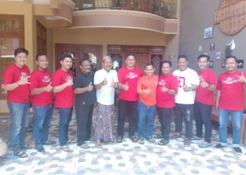 Fraksi PDIP DPRD Pati saat silaturahmi ke kediaman tokoh masyarakat di Kecamatan Tayu belum lama ini. (Arif Febriyanto/Harianmuria.com)