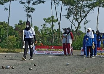 Sejumlah atlet berlatih olahraga Petanque. (Dok. for Harianmuria.com)