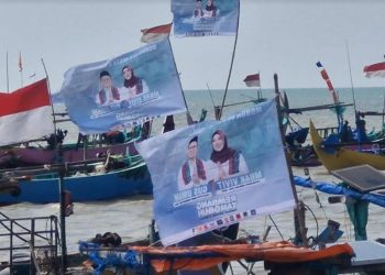 Bendera Vivit-Umam hiasi kapal-kapal kecil milik nelayan di Rembang. (Dok. for Harianmuria.com)