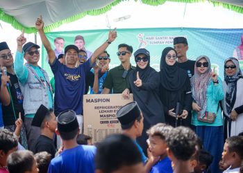 Tumpah Ruah! Warga Rembang Antusias Ikut Jalan Sehat Relawan Luthfi-Yasin dan Vivit-Umam