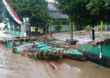 Banjir menerjang kawasan pemukiman Desa Tunjungrejo, Kecamatan Margoyoso Pati beberapa waktu lalu. (Dok. Pribadi/Harianmuria.com)