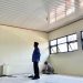 Tampak proses pembangunan ruang kelas di SMPN 2 Dawe belum lama ini. (Nisa Hafizhotus S/Harianmuria.com)