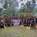 Semangat tim Lingkar Media Group mengikuti arung jeram di tengah guyuran hujan dan derasnya arus Sungai Elo, Magelang, Sabtu, 7 Desember 2024. (Dok. Lingkar Media Group)