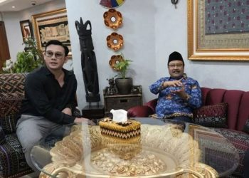 Menteri Sosial Saifullah Yusuf saat menerima kedatangan Denny Sumargo pada Jumat, 29 November 2024. (ANTARA/Harianmuria.com)