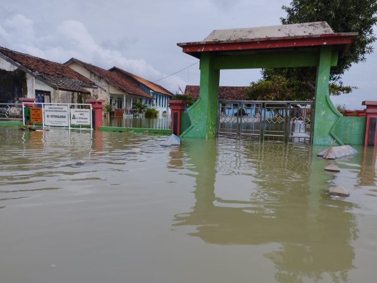 SEKOLAH BANJIR