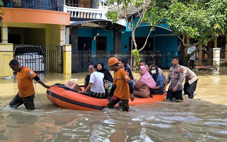 Banjir yang terjadi di Kecamatan Patebon, Kabupaten Kendal beberapa waktu lalu. (Arvian Maulana/Harianmuria.com)