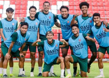 Skuad Laskar Kalinyamat saat latihan menjelang laga pamungkas melawan PSPS Pekanbaru. (M Aminudin/Harianmuria.com)