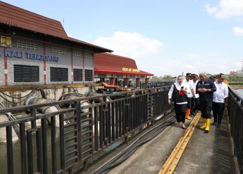 Wali Kota Semarang Hevearita Gunaryanti Rahayu saat meninjau pompa air di Kali Tenggang bersama BBWS Pemali Juana, belum lama ini. (Dok. Pemkot Semarang | Harianmuria.com)