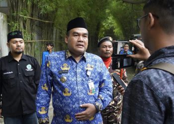 Bupati Blora Arief Rohman memberikan keterangan kepada awak media. (Istimewa/Harianmuria.com)